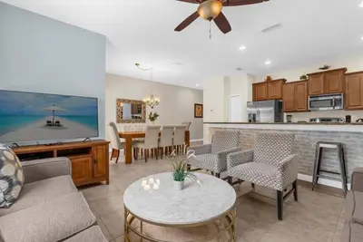 Image de 4 Bedrooms / 3 Bathrooms/ Paradise Palms (2931bu)