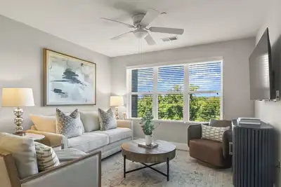 Image de The Leigh Beautiful Riverfront Condo with Pool & Gym Access