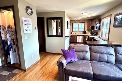 Image de Downtown family friendly cozy condo- Walk to restaurants