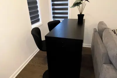 Image de Lovely Modern 4 Bedroom Townhome