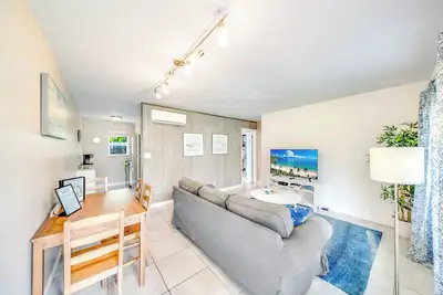 Image de Beach Unit! Walk To Beach & Restaurants / Shops!