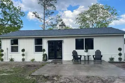 Image de Stunning fully renovated home in charming Lake City