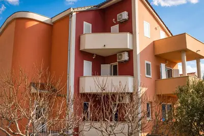 Image de Charming and Tranquil Kastel Gomilica Apartment with Balcony and Patio - Three Bedroom Apartment