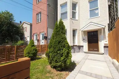 Image de Townhouse in Jersey City, New Jersey. 30 Mins to Nyc.