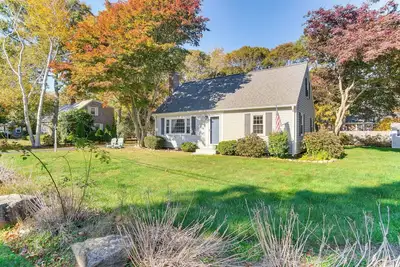 Image de Bike to Private Beach: Cape Cod Escape w/ Sunroom