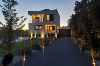 Modern Villa with Private Heated Pool and Lounge Area for a Relaxing Stay - Four Bedroom Villa