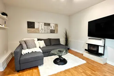 Image de Cozy in home Suite in Upper Lonsdale, footsteps away from it all