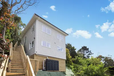 Image de Stunning view, privacy, close to ferry & brand-new
