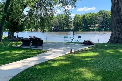 Image de Riverfront Oasis: Parks+ Kayaks+Relaxation Await!