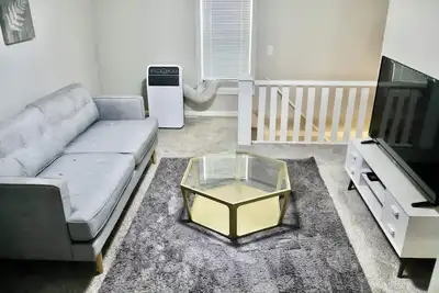 Image de Indy Oasis: Luxe Hideaway Minutes from Downtown and Arenas\n