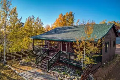 Image de Mountain Top Cabin - Panoramic Views - Hot Tub - Game Room