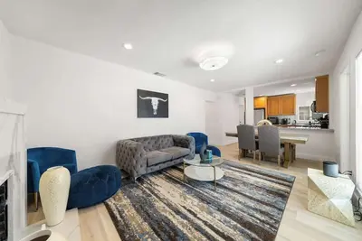 Image de Sk Living | 3 Bedroom House | Uc Davis Med