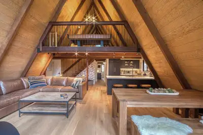 Image de A-Frame of Mind by Tahoe Getaways - Pet-Friendly 2 Br 1 Ba with Pool Table