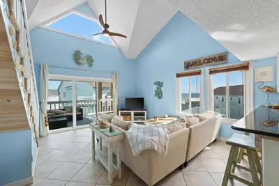 Image de Paradise Found | Communal Pool Open Now