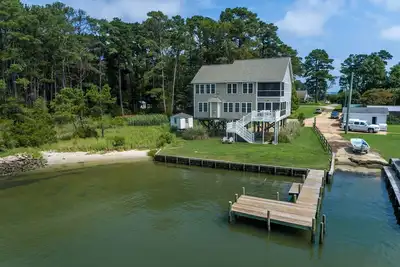 Image de Luxurious Waterfront Paradise with gorgeous water views& private deck 4bd\/3bath