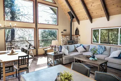 Image de Cozy Cabin in Pine Mountain Lake, close to Yosemite!