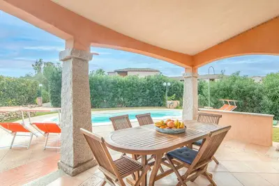 Image de Appartement dans une maison de vacances avec climatisation, Wifi, piscine privée, Tv, terrasse