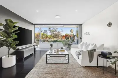 Image de 2br luxury Unit w/ Parking / lift/Balcony -2 min to Bondi Beach