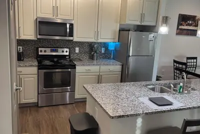 Image de 2-bedroom Apt, sits in the middle of a major shopping center and movie theater.