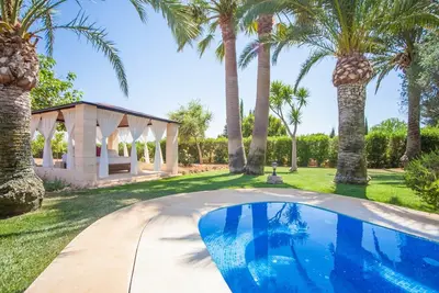 Image de Villa à Inca avec piscine et verger