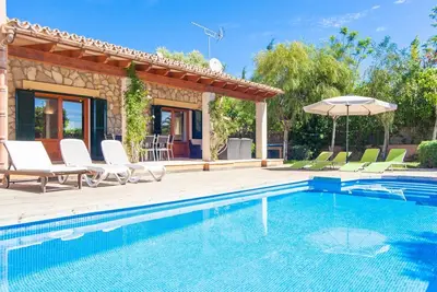 Image de Villa à Sa Pobla avec Piscine et Jardin