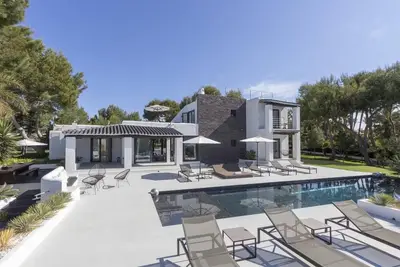 Image de Villa Ibizienne avec vue sur la mer