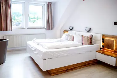 Image de Comfortable and versatile room -perfect for relaxation, work and exchange
