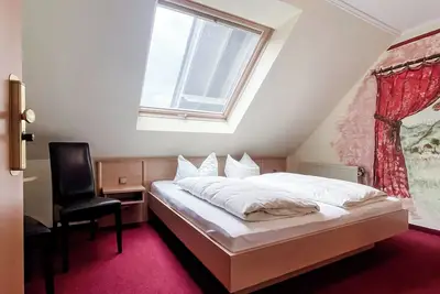 Image de Comfortable and versatile room -perfect for relaxation, work and exchange