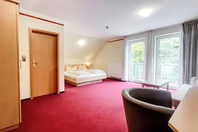Image de Comfortable and versatile room -perfect for relaxation, work and exchange