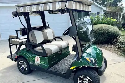Image de 3/2 Corner Lot 4 Passenger Golf Cart Village St. Charles