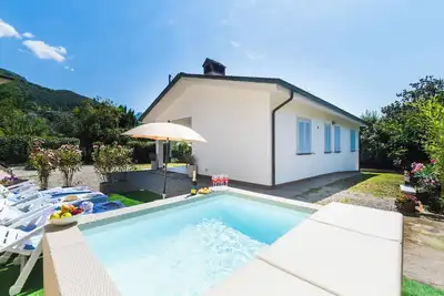 Image de Tv140 Small villa with small private pool. Garden and parking lot.
