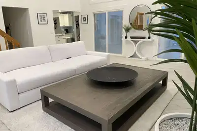 Image de Waterfront 2br Home in Brick w\/ Swimming Pool