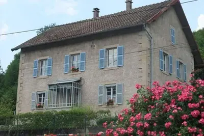 Image de Gîte éco-rénové avec studio et poêle à bois près du Ballon de Servance