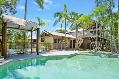Image de Driftwood - Rainbow Shores. Swimming pool, Wifi, beds made. Gorgeous home.