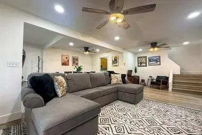 Image de Curry St. Retreat ~ Your Next Up Getaway!