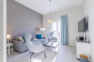 Image de 5-star James Cook Suite vacation apartment with beach chair in the Baltic seaside resort of Wustrow