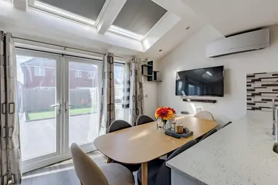Image de Luxurious Spacious 2 Bed House with beautiful garden by Birmingham