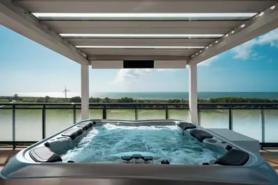 Image de Experience pure luxury in the 5-star penthouse apartment Panoramasuite The Turm