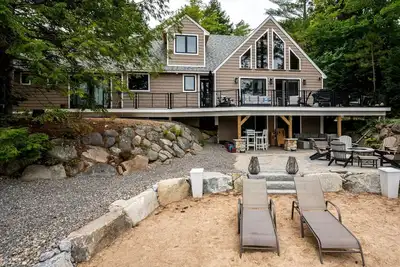 Image de Beautiful new home sleeps 9 with perched sandy beach and steps into the water