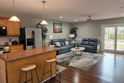 Image de Charming 2-bedroom house in \nPark Circle District, walk to the park and pubs
