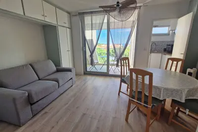 Image de Grand studio + cabine avec loggia vue mer - parking- proche plage et port