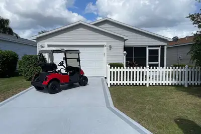 Image de Modern Home with Golf Cart, Enclosed Lanai & Close to Lake Sumter Landing