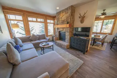 Image de Updated Townhouse, Outdoor Pool & Hot Tubs Onsite