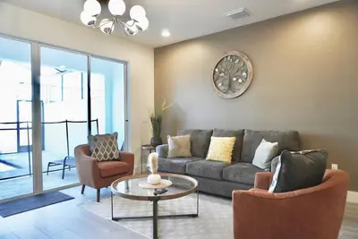 Image de Stunning 3 bedroom 3 bath townhome 363
