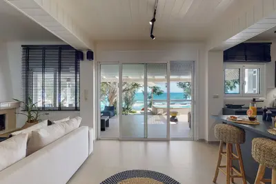 Image de Nikkon Luxury Living is a luxury private villa, in top of the sea. Enjoy Luxury.