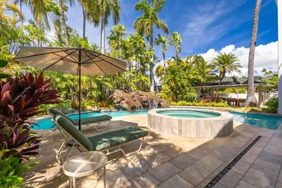 Image de Luxury Kahala Oasis by Gather: Spacious 6br Retreat w/ Pool, Spa & Near Beach