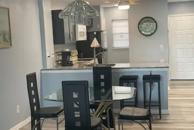 Image de Spacious 2br condo top floor with water views in enjoyable North Fort Myers