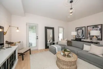 Image de Modern Single Family Retreat - City Near!