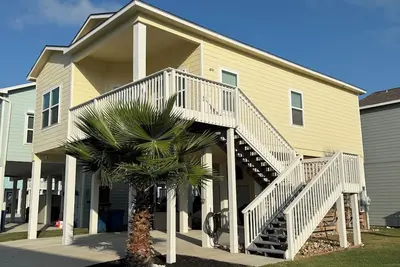 Image de Charming Coastal Cottage with Community Pool