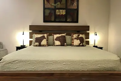 Image de R and R Hideaway, A Cozy Lakeside Suite